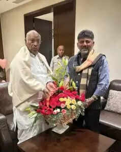 डीके शिवकुमार और मल्लिकार्जुन खड़गे की महत्वपूर्ण बैठक बेंगलुरु में