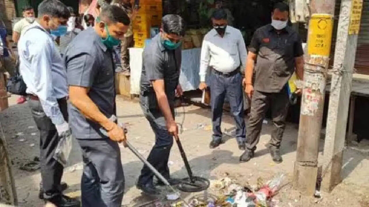 फर्रुखाबाद में पूर्व विधायक के घर धमाका: जानें क्या हुआ?