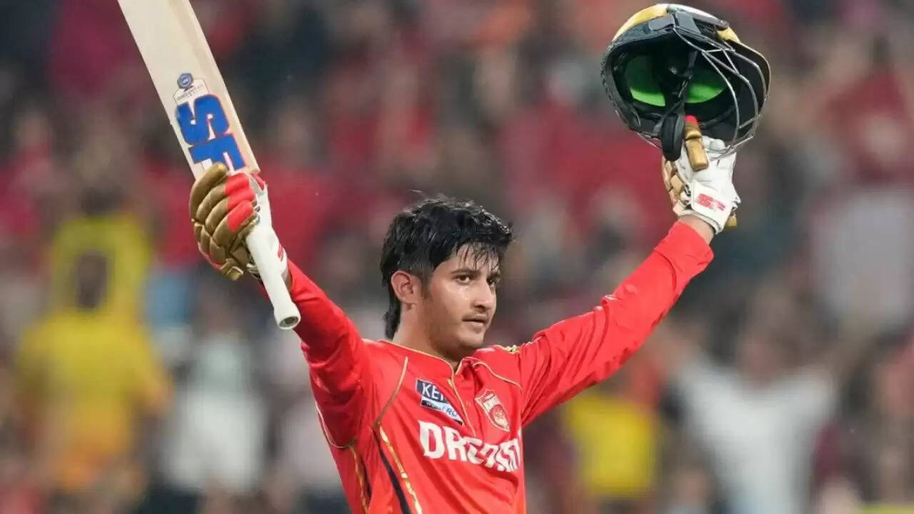 प्रियांश आर्य ने ऑस्ट्रेलियाई गेंदबाजों को धूल चटाई, शतक जड़कर किया धमाल
