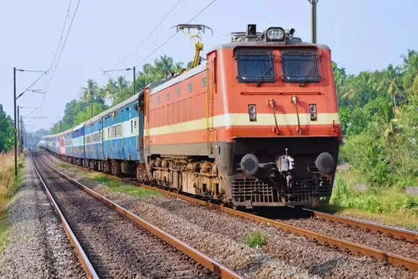 भारतीय रेलवे में कन्फर्म टिकट की कमी: करोड़ों यात्री प्रभावित