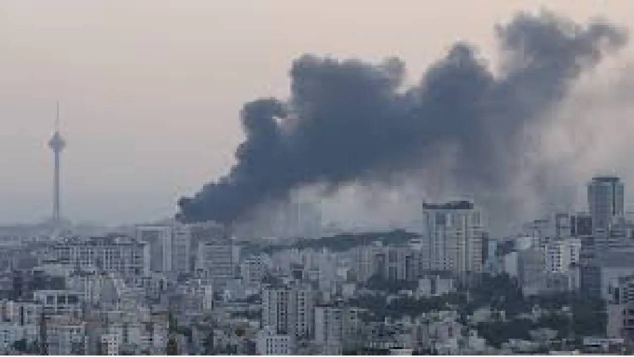 तेहरान में धमाकों के बाद अमेरिका-ईरान तनाव: क्या युद्ध की ओर बढ़ रहे हैं हालात?