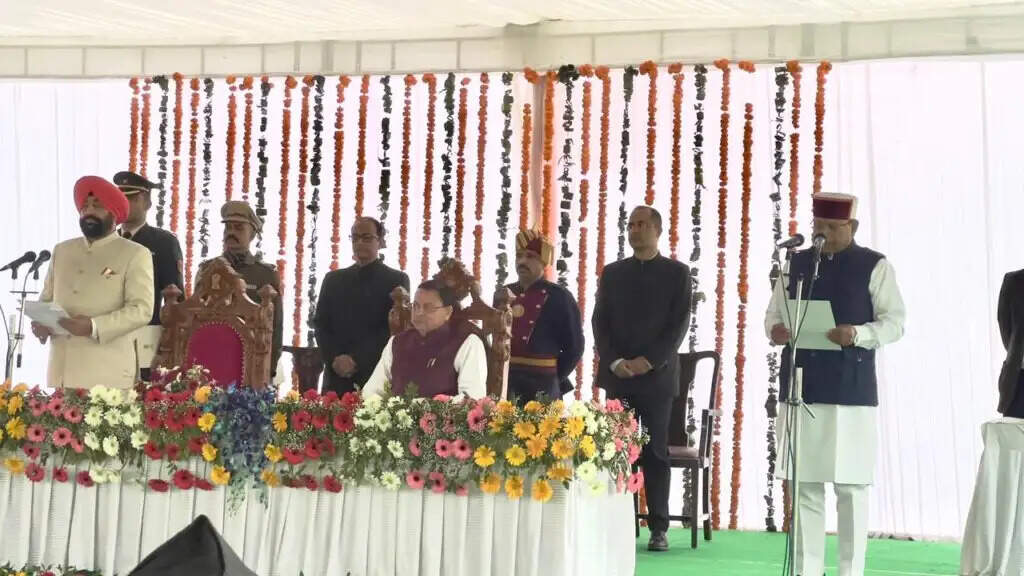 उत्तराखंड में धामी मंत्रिमंडल का विस्तार: पांच नए मंत्रियों ने ली शपथ