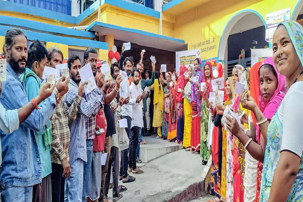 भारत में लोकतंत्र: संतोष और असंतोष का जटिल ताना-बाना