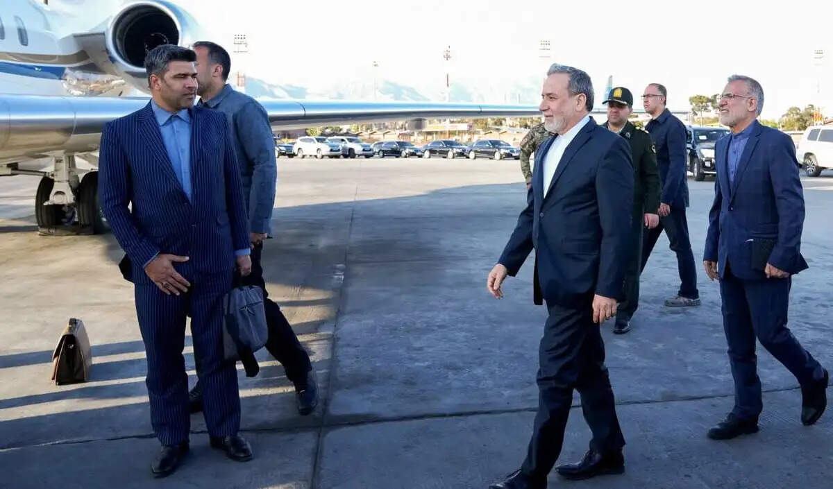 ईरान के विदेश मंत्री का पाकिस्तान दौरा: अमेरिका के साथ वार्ता की संभावनाएँ