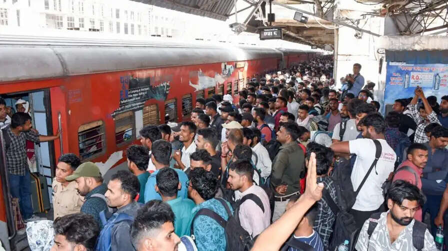 भारतीय रेलवे में कन्फर्म टिकट की कमी: यात्रियों की बढ़ती समस्याएं