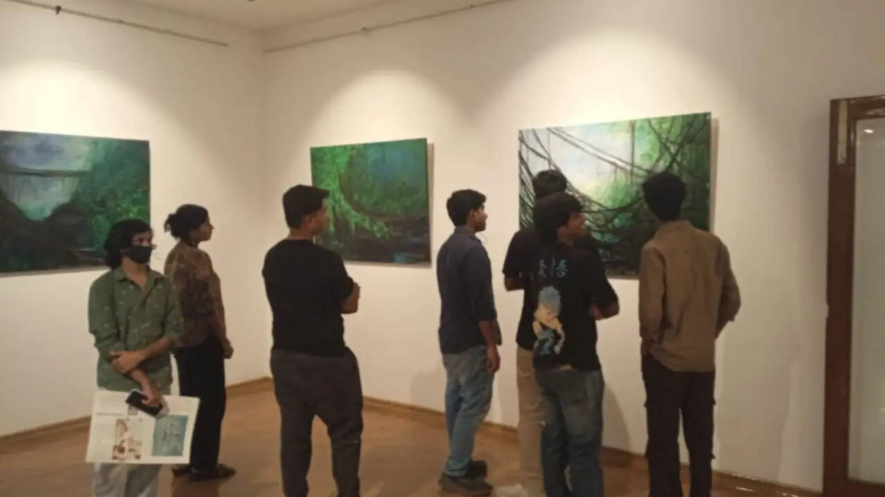 दिल्ली में प्रतिभा अवस्थी की कला प्रदर्शनी: हिमालय और मेघालय की अनदेखी सुंदरता का जादू