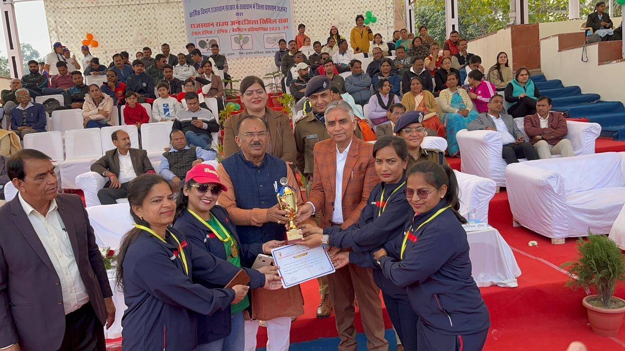 टेनिस प्रतियोगिता में जयपुर ग्रामीण महिला वर्ग में बनीं विजेता