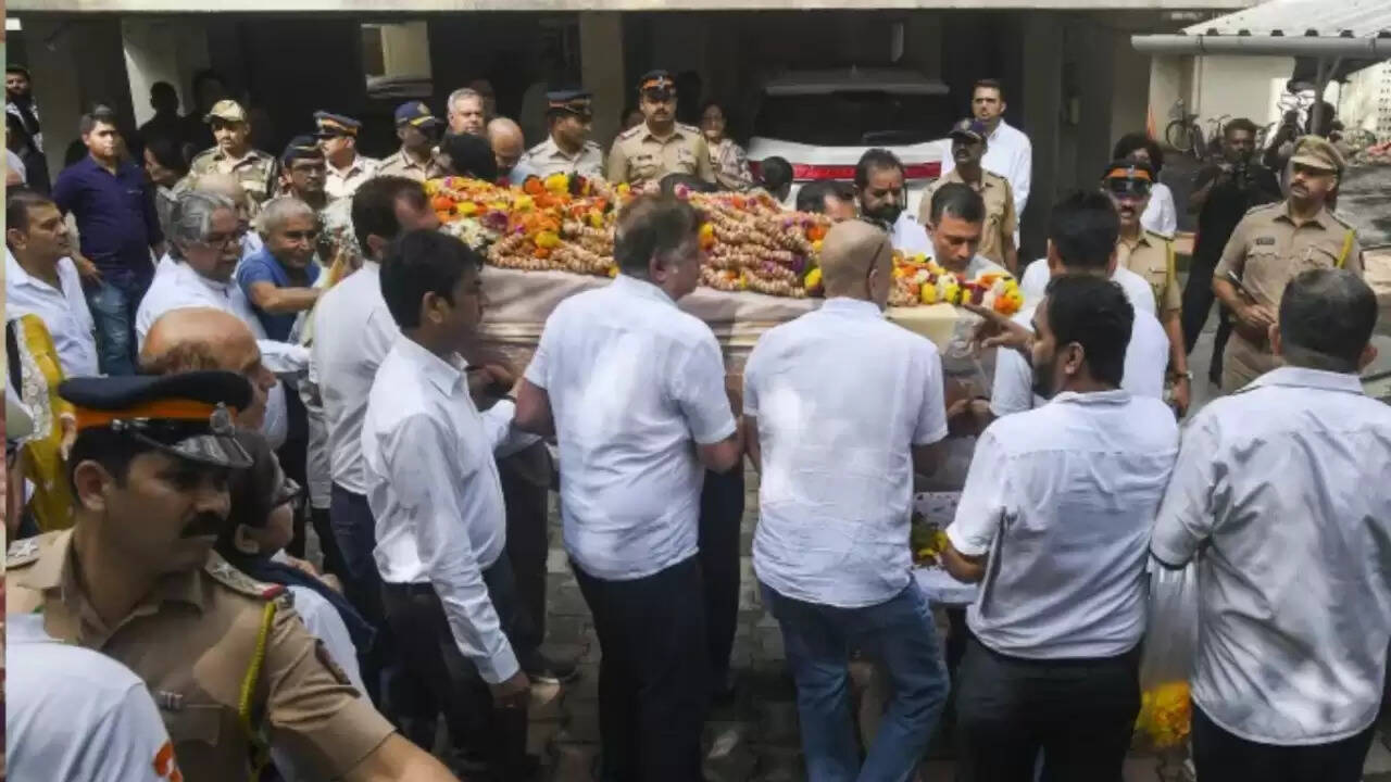 कैप्टन सुमित सभरवाल का अंतिम संस्कार: पिता का दिल तोड़ने वाला दृश्य