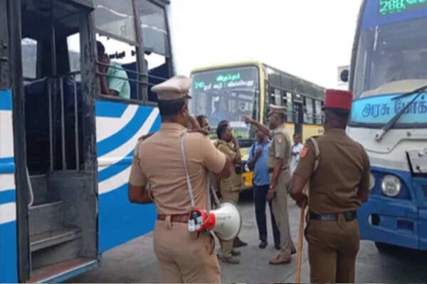पुडुचेरी में ट्रेड यूनियनों का एक दिवसीय बंद, जनजीवन पर पड़ा असर