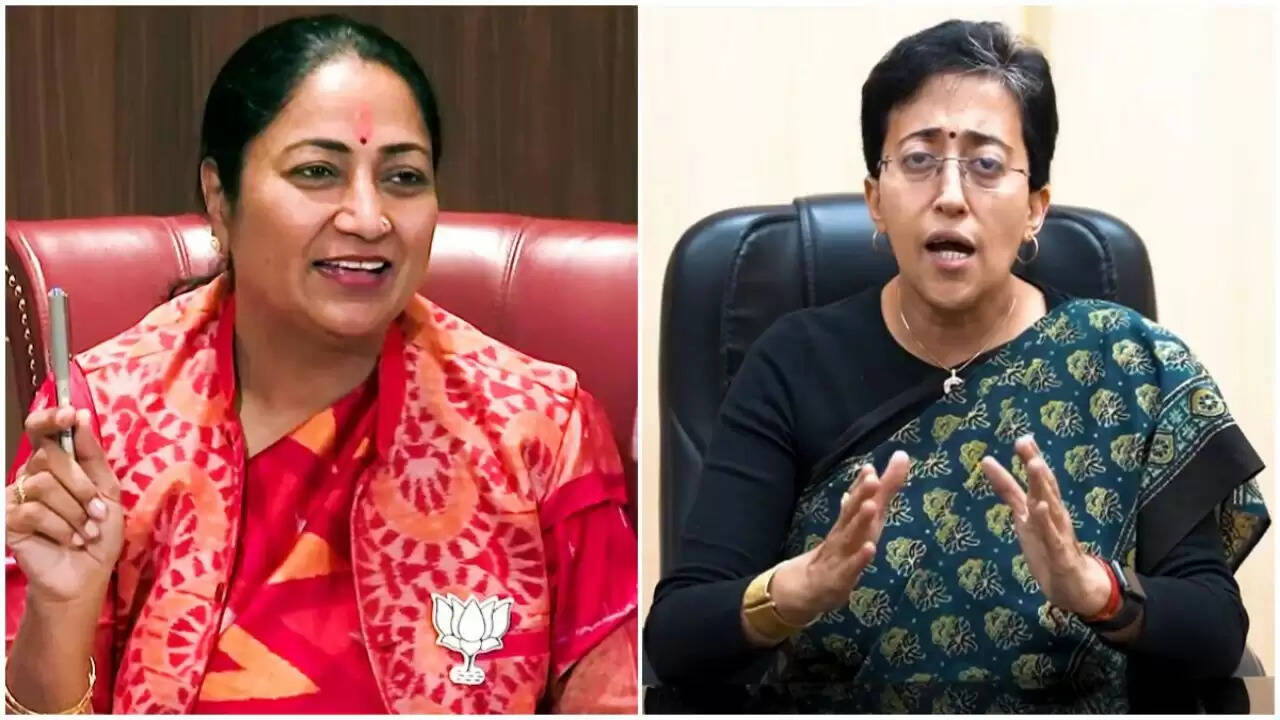 दिल्ली के निजी स्कूलों की फीस वृद्धि पर अभिभावकों का आक्रोश: क्या है सरकार की भूमिका?