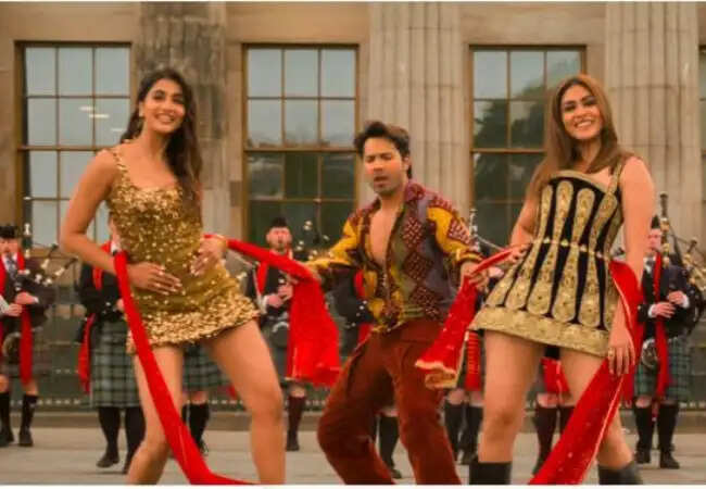 वरुण धवन की फिल्म 'है जवानी तो इश्क होना है' का नया गाना 'चुनरी चुनरी' हुआ रिलीज