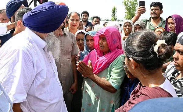 सुखबीर बादल ने 20 हजार रुपये प्रति एकड़ मुआवजे को बताया मजाक
