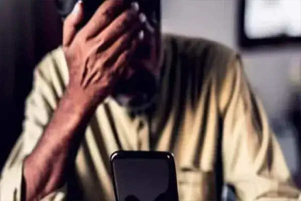 लखनऊ में 85 वर्षीय बुजुर्ग के साथ साइबर ठगी का मामला, 84 लाख रुपये की हेराफेरी