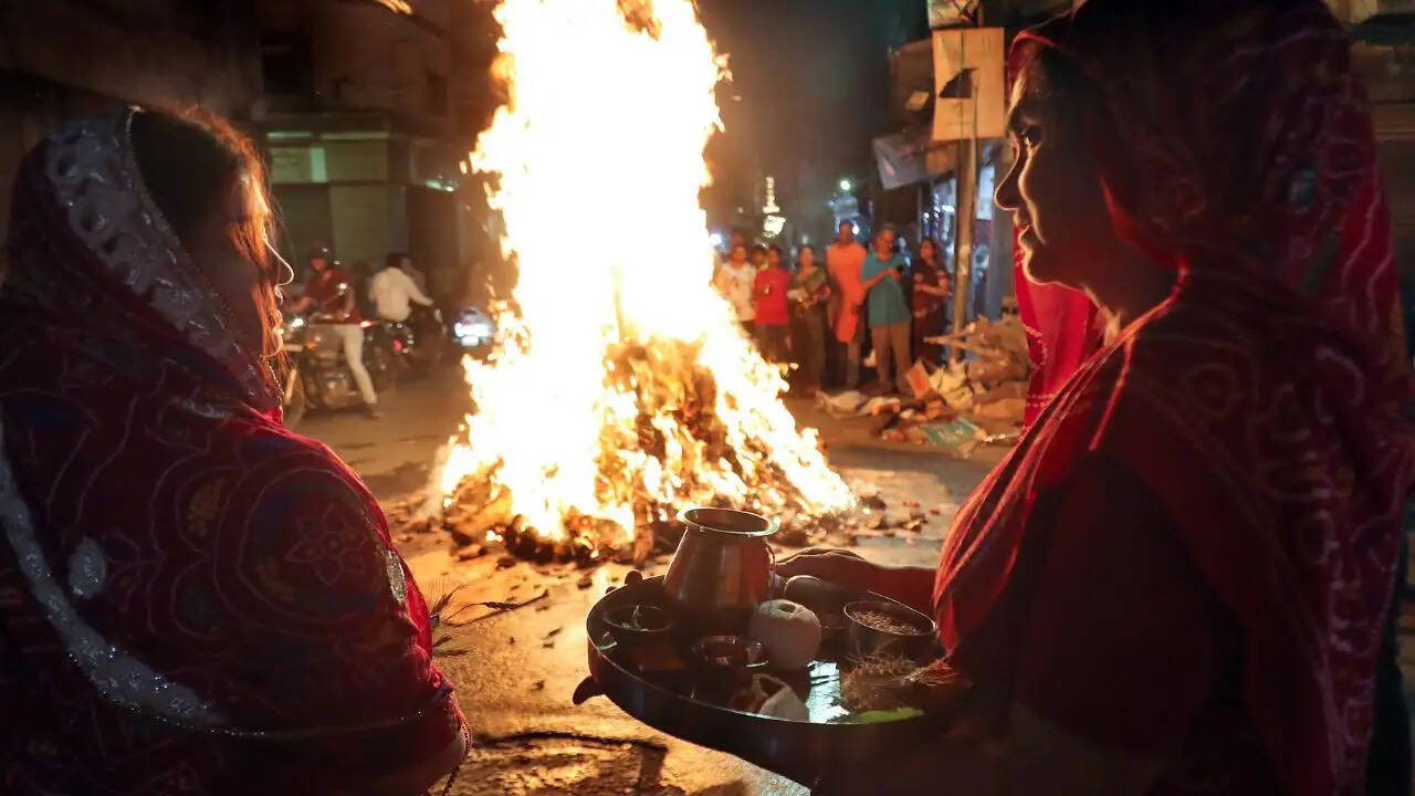 2026 में होली पर चंद्र ग्रहण: पूजा और उत्सव के लिए ज्योतिषीय सलाह