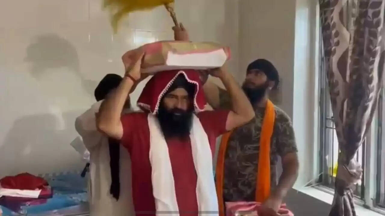 पंजाब में बाढ़ के दौरान इंसानियत की मिसाल: विधायक ने सुरक्षित किया गुरु ग्रंथ साहिब