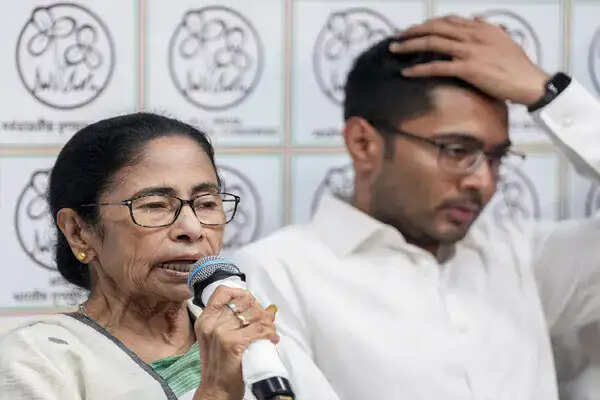 पश्चिम बंगाल चुनाव में भाजपा की ऐतिहासिक जीत, टीएमसी के दिग्गजों की हार