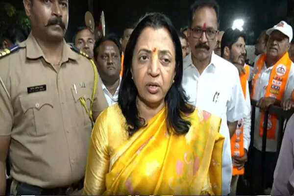 भारत के विकास की दिशा में मनीषा कायंदे की सकारात्मक टिप्पणी