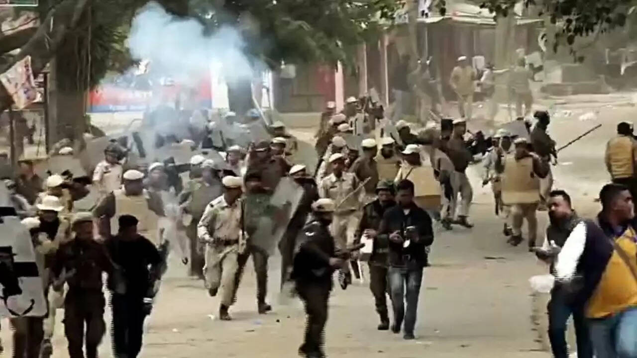 असम में भूमि विवाद के चलते हिंसा: दो की मौत, इंटरनेट सेवाएँ निलंबित