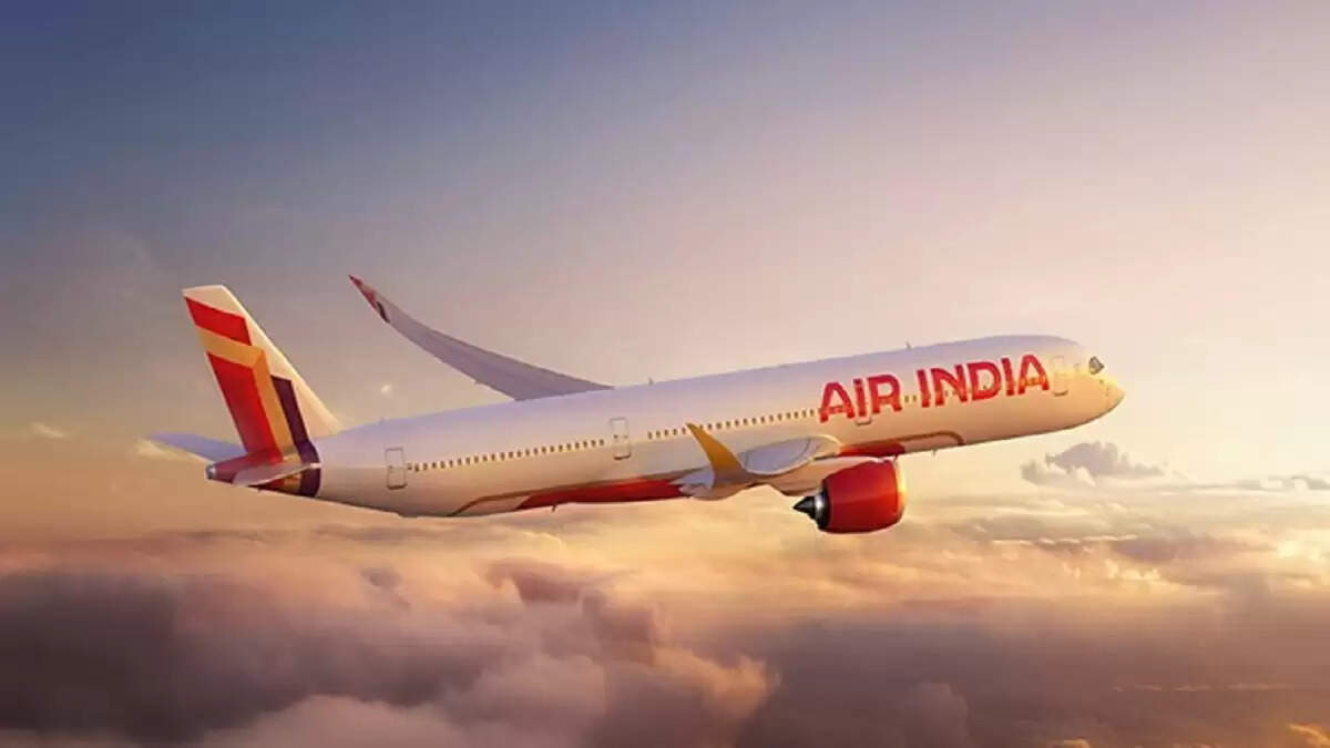 DGCA का एअर इंडिया पर सख्त कदम, तीन अधिकारियों को हटाने का आदेश