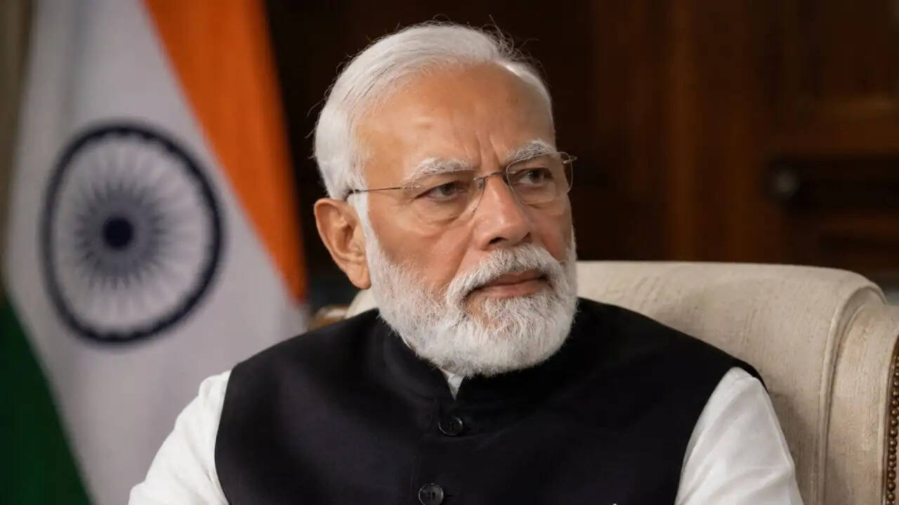 बेंगलुरु में पीएम मोदी की सुरक्षा में चूक: छह पुलिसकर्मी निलंबित