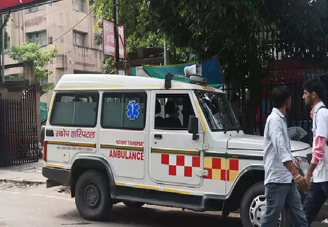 लखनऊ में निजी एंबुलेंस की दरें उड़ान से भी अधिक
