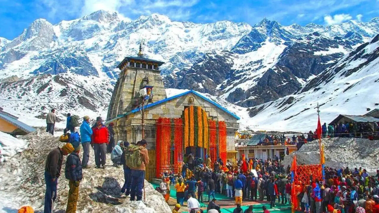 चारधाम यात्रा में अव्यवस्था पर सीएम धामी का सख्त एक्शन: जानें क्या हैं नए निर्देश