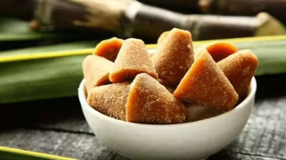 गुड़ और गर्म पानी: सेहत के लिए अद्भुत लाभ