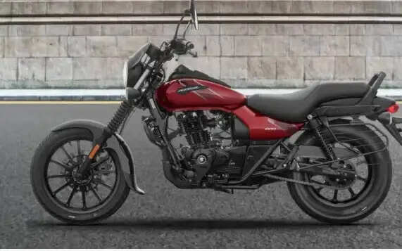 बजाज ने पेश की नई Avenger Street 220 क्रूजर बाइक