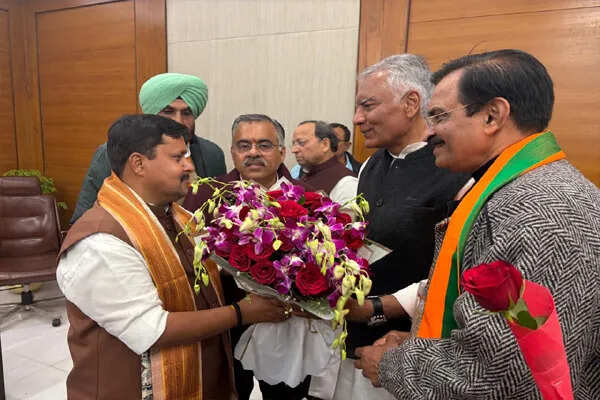 पंजाब भाजपा अध्यक्ष सुनील जाखड़ ने नितिन नवीन से की मुलाकात, पार्टी को नई दिशा देने का किया आश्वासन