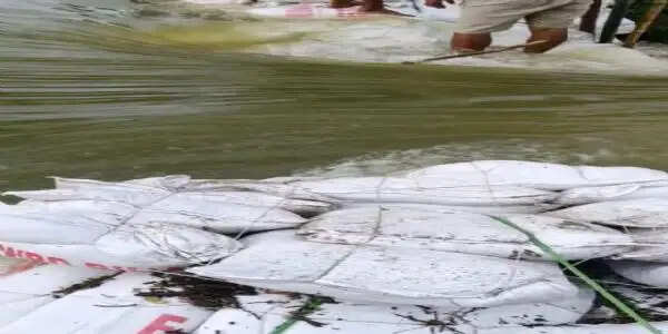 भागलपुर में सैलाब की भारी मार, नुकसान का आंकड़ा एक हजार करोड़ के करीब, कागजी दावों के बीच 9.5 लाख आबादी बेहाल