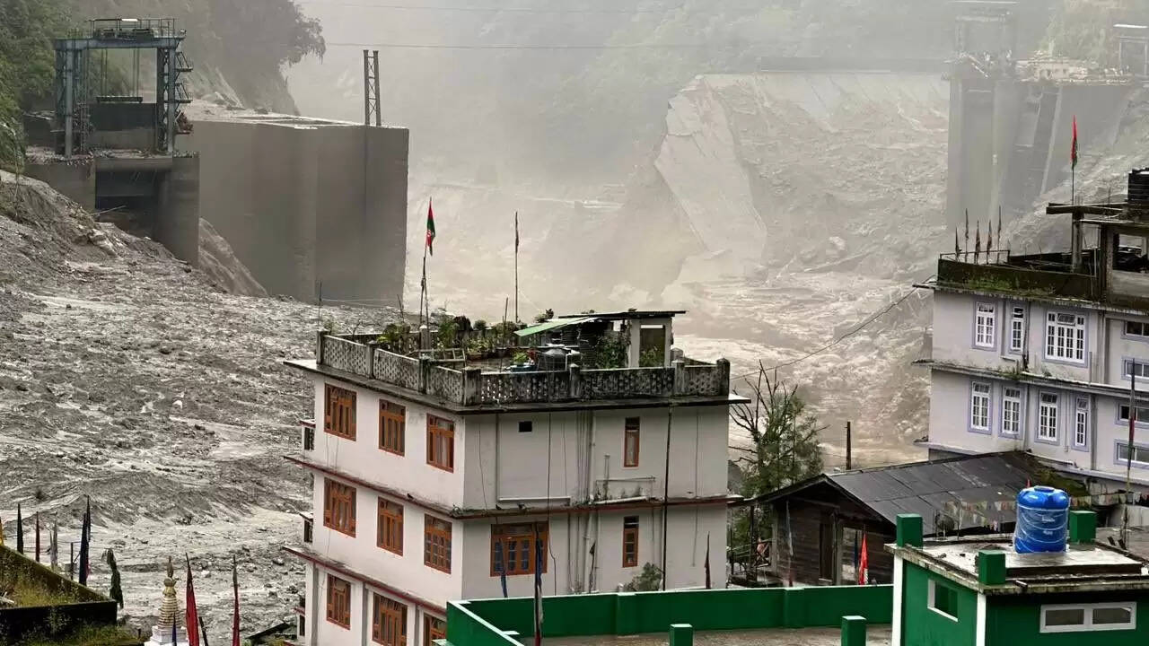 सिक्किम में भूस्खलन से सैन्य शिविर में तीन की जान गई, छह सुरक्षाकर्मी लापता