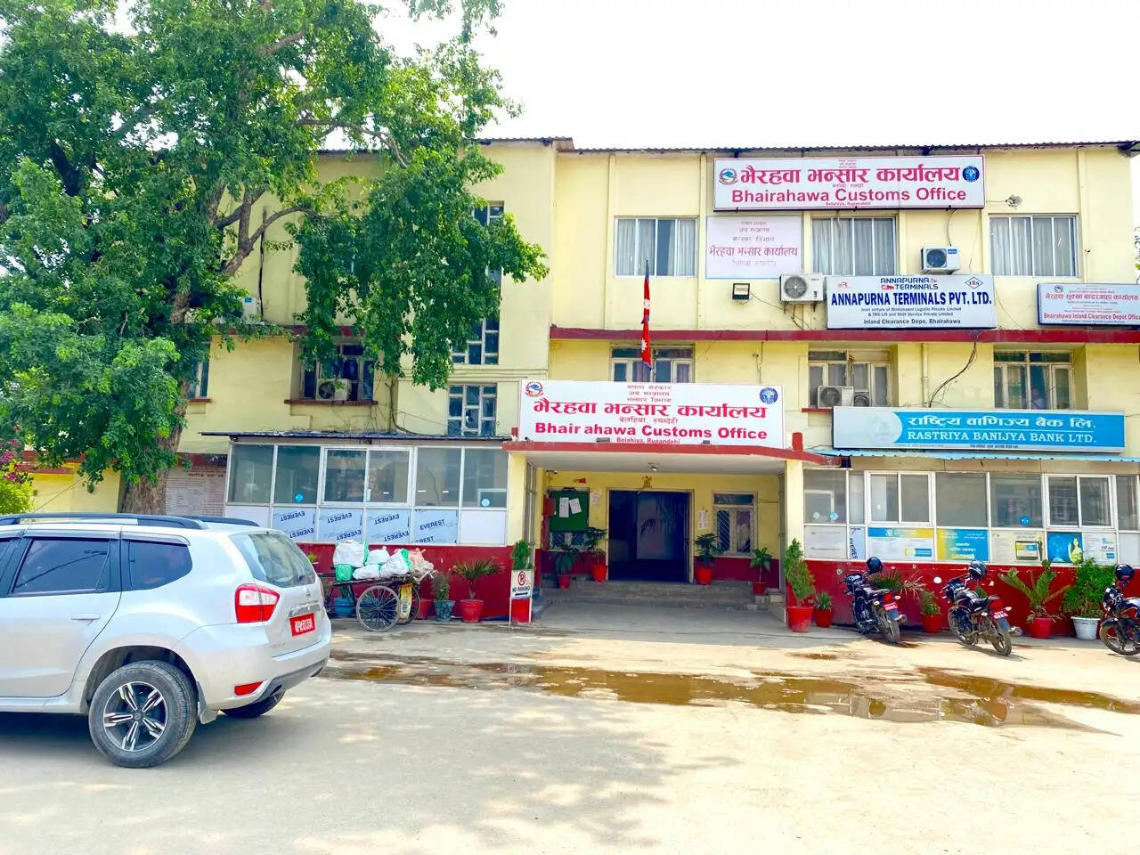 नेपाल ने सीमा पर निजी सामान लाने की छूट बढ़ाई, व्यापारियों ने 2000 रुपये की मांग की
