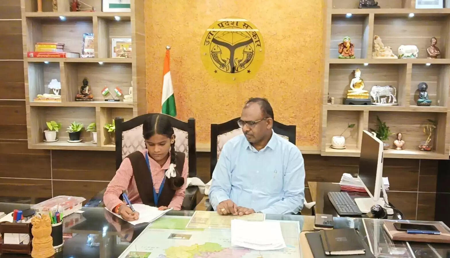 छात्रा संजीवनी ने एक दिन के लिए जिलाधिकारी का कार्यभार संभाला