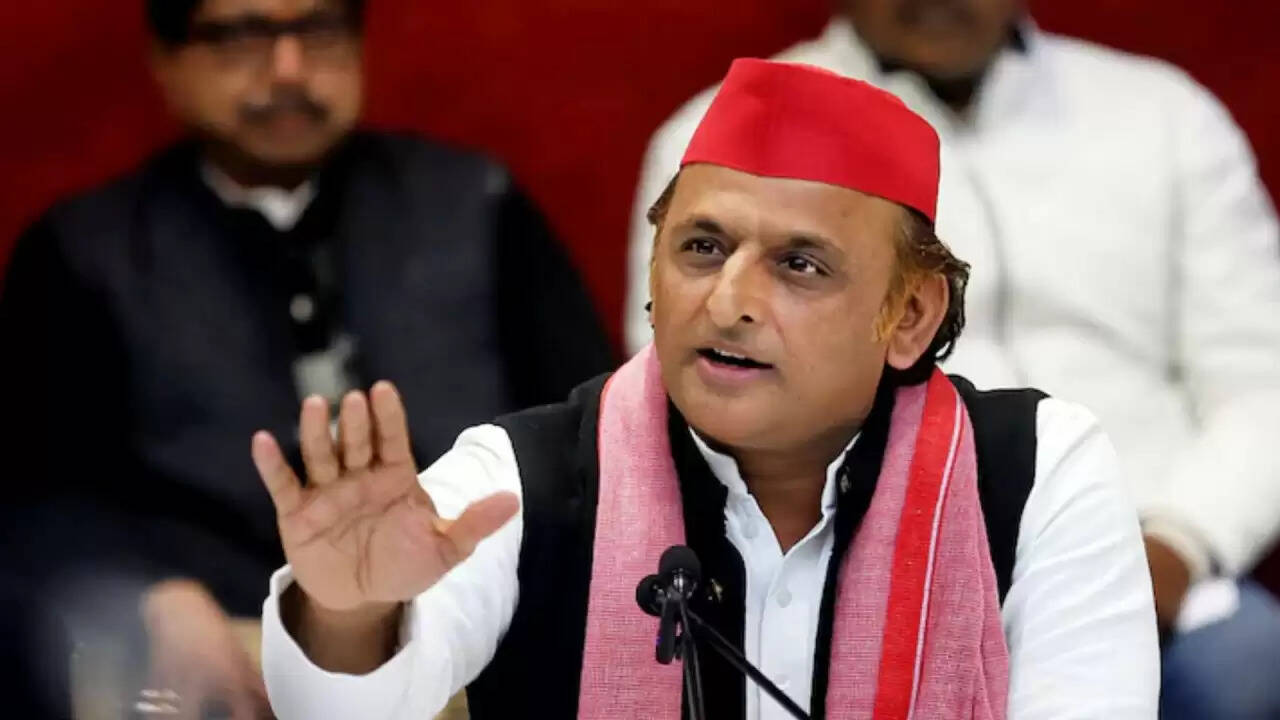 Akhilesh Yadav का 8 लाख का चालान: क्या है इसके पीछे की सच्चाई?