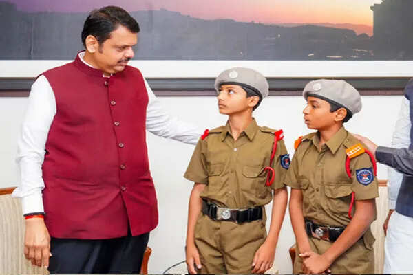 महाराष्ट्र में तीसरी भाषा के रूप में हिंदी को अनिवार्य किया गया