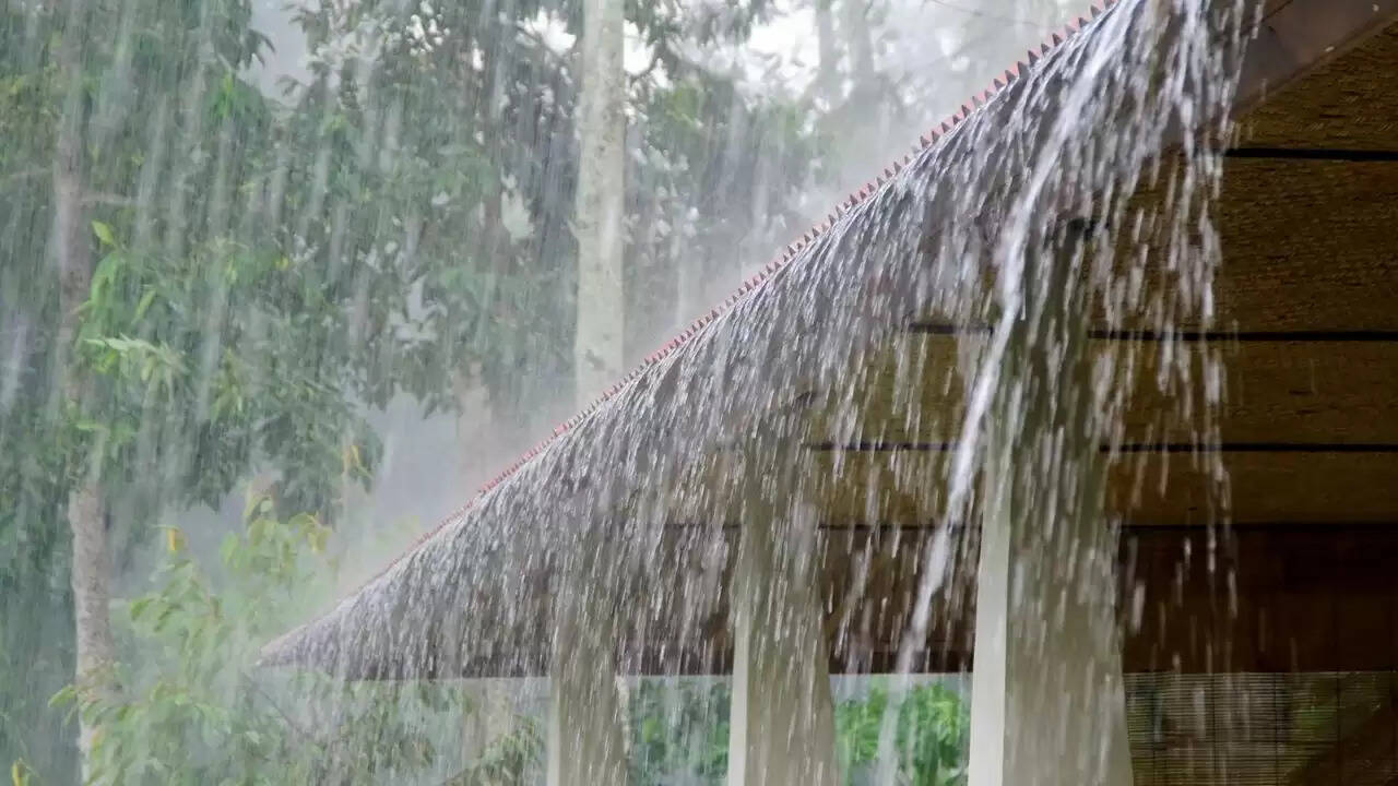 उत्तर भारत में मौसम का मिजाज बदला: तेज बारिश और बाढ़ का खतरा