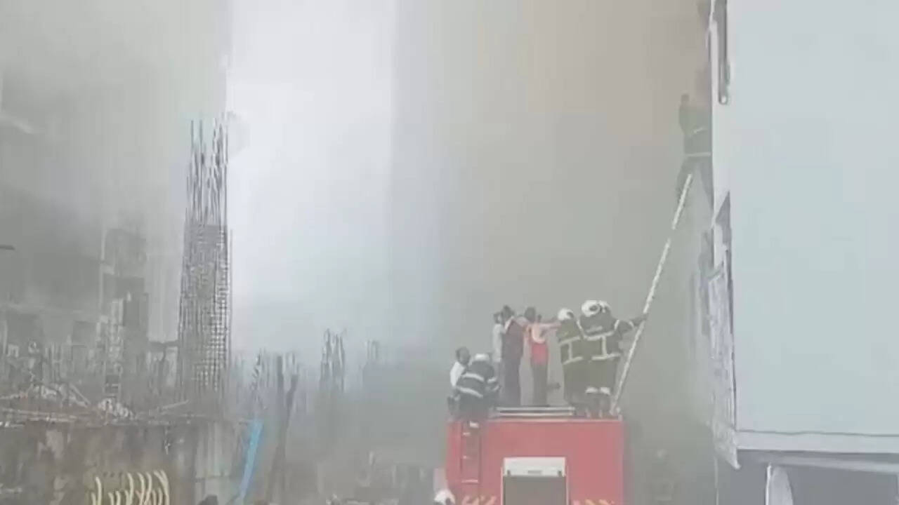 मुंबई के दहिसर में हाई-राइज इमारत में आग: एक महिला की मौत, 18 घायल