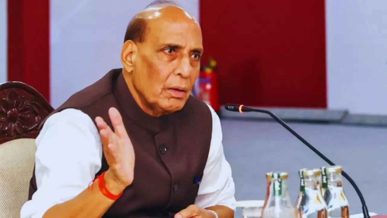 क्या सरदार पटेल ने नेहरू के बाबरी मस्जिद के प्रस्ताव का किया था विरोध? जानें राजनाथ सिंह के बयान से