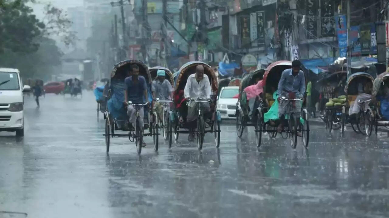 दिल्ली में अगस्त में ठंड का नया रिकॉर्ड, बारिश ने बदला मौसम
