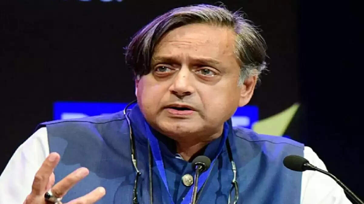 शशि थरूर ने अमेरिका के 25% टैरिफ पर जताई चिंता, व्यापार वार्ता की आवश्यकता