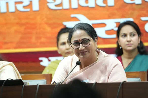 सीएम रेखा गुप्ता का विपक्ष पर हमला: महिलाओं के अधिकारों की अनदेखी शर्मनाक