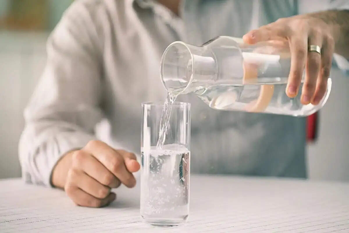 पानी पीने के सही तरीके: स्वास्थ्य के लिए महत्वपूर्ण सुझाव