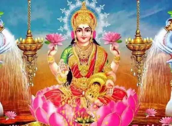 दीपावली 2025: मां लक्ष्मी की पूजा में कमल का महत्व