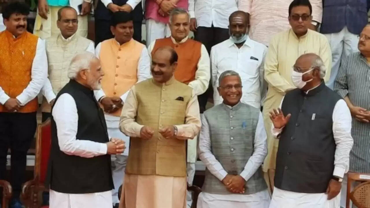 क्या महिलाओं के लिए आरक्षण से पुरुष सांसदों की संख्या बढ़ेगी? जानें मोदी सरकार के नए प्रस्ताव के बारे में