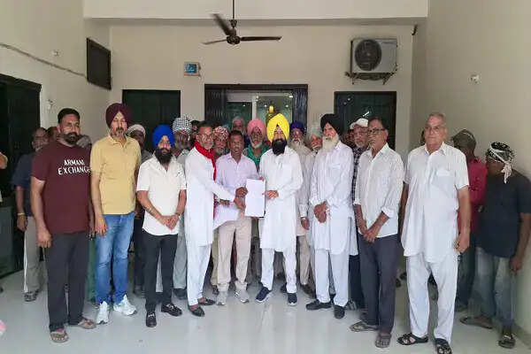 पंजाब अनुसूचित जाति आयोग के अध्यक्ष ने गांवों का दौरा कर लोगों की समस्याएं सुनीं