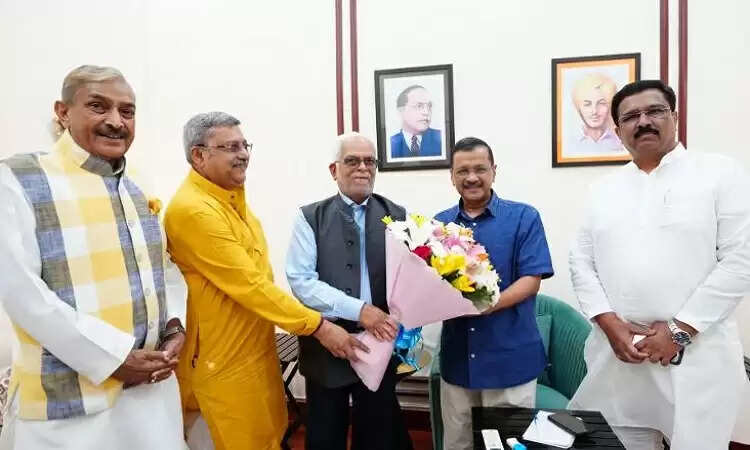 उप राष्ट्रपति पद के लिए जस्टिस बी सुदर्शन रेड्डी की केजरीवाल से मुलाकात