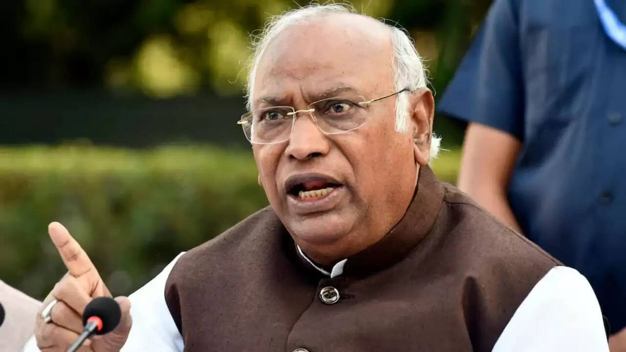 कांग्रेस के 140वें स्थापना दिवस पर मल्लिकार्जुन खड़गे का जोरदार भाषण: भाजपा पर तीखे हमले