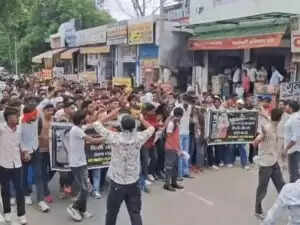 मनीषा हत्याकांड: छात्रों का प्रदर्शन, कातिल की गिरफ्तारी की मांग