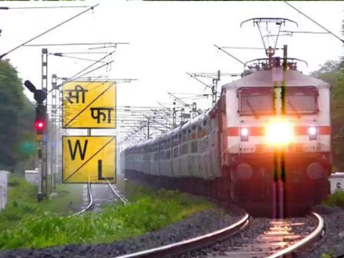 रेलवे ट्रैक पर सी/एफए और डब्ल्यू/एल बोर्ड का महत्व जानें