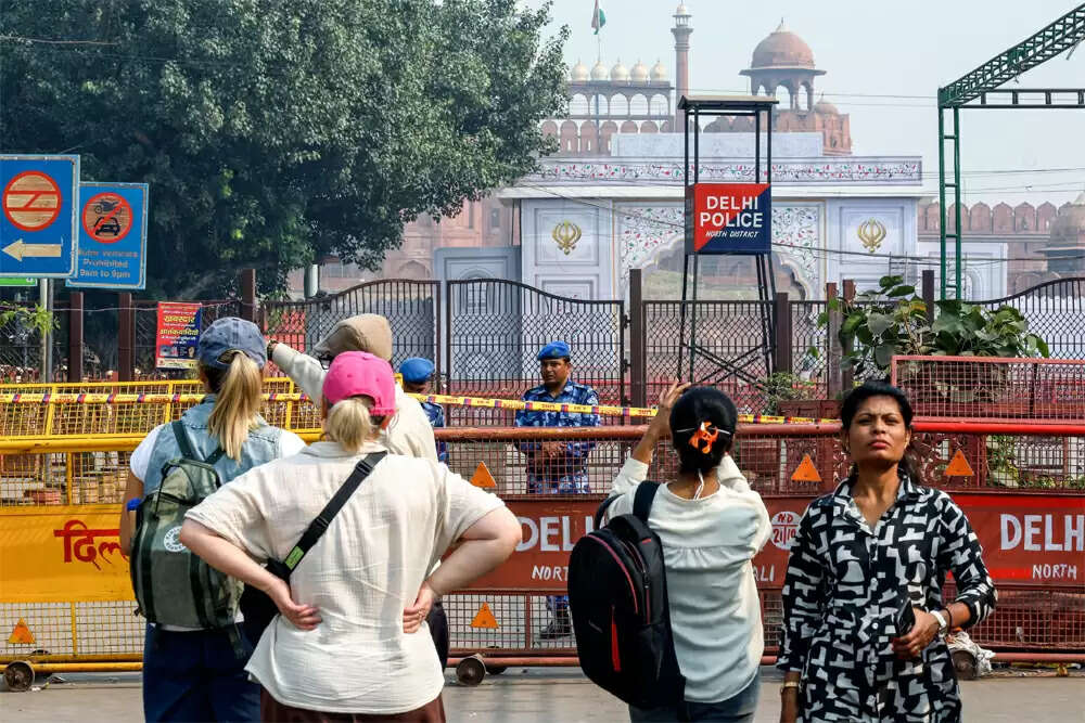 भारत की नक्सलवाद और आतंकवाद के खिलाफ जंग: चुनौतियाँ और संभावनाएँ